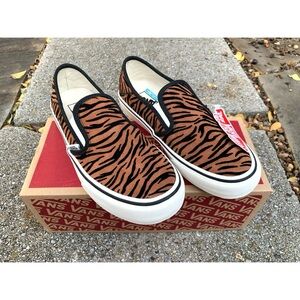 NWT Vans Animal Stripe Black Marshmallow Soft Footbed/Ultra Cush Slip-On Sneaker